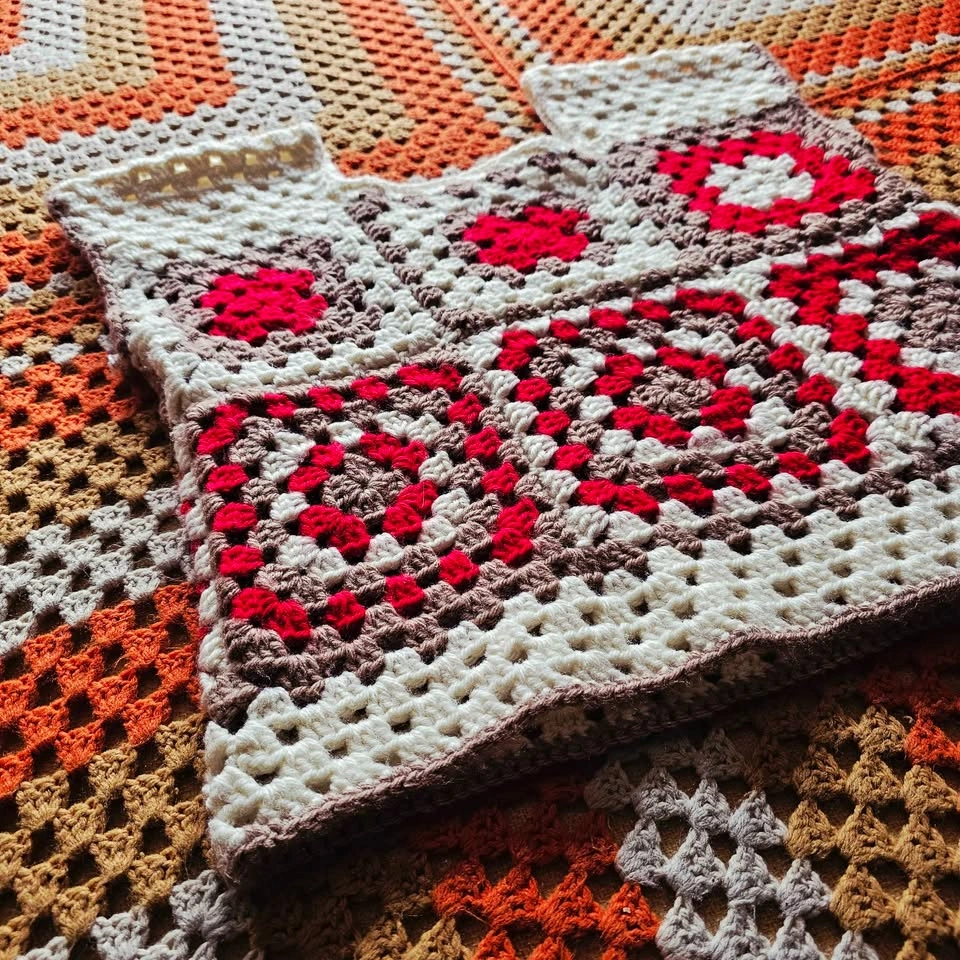 Vintage Handmade Crochet Granny Square Vest 70s Womens Folk - photo 2