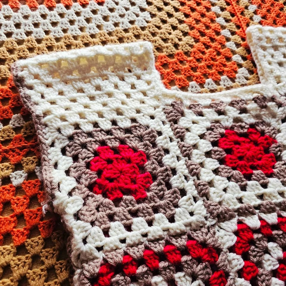 Vintage Handmade Crochet Granny Square Vest 70s Womens Folk - photo 3