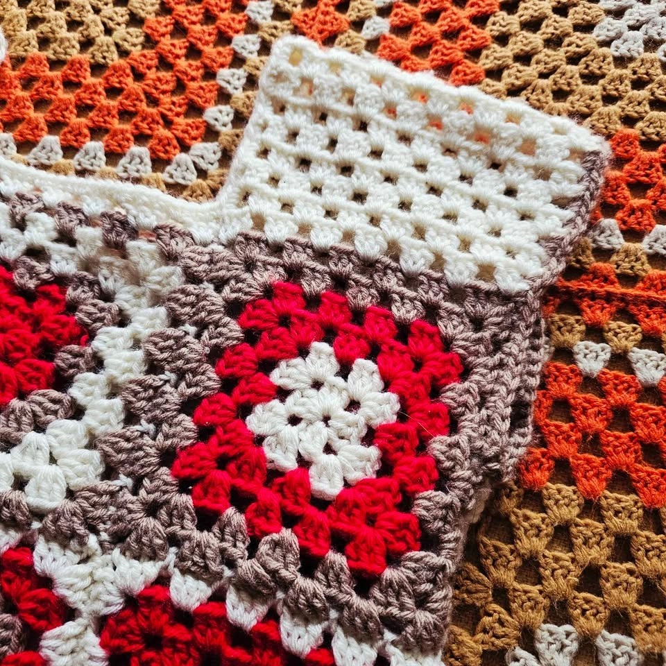 Vintage Handmade Crochet Granny Square Vest 70s Womens Folk - photo 4