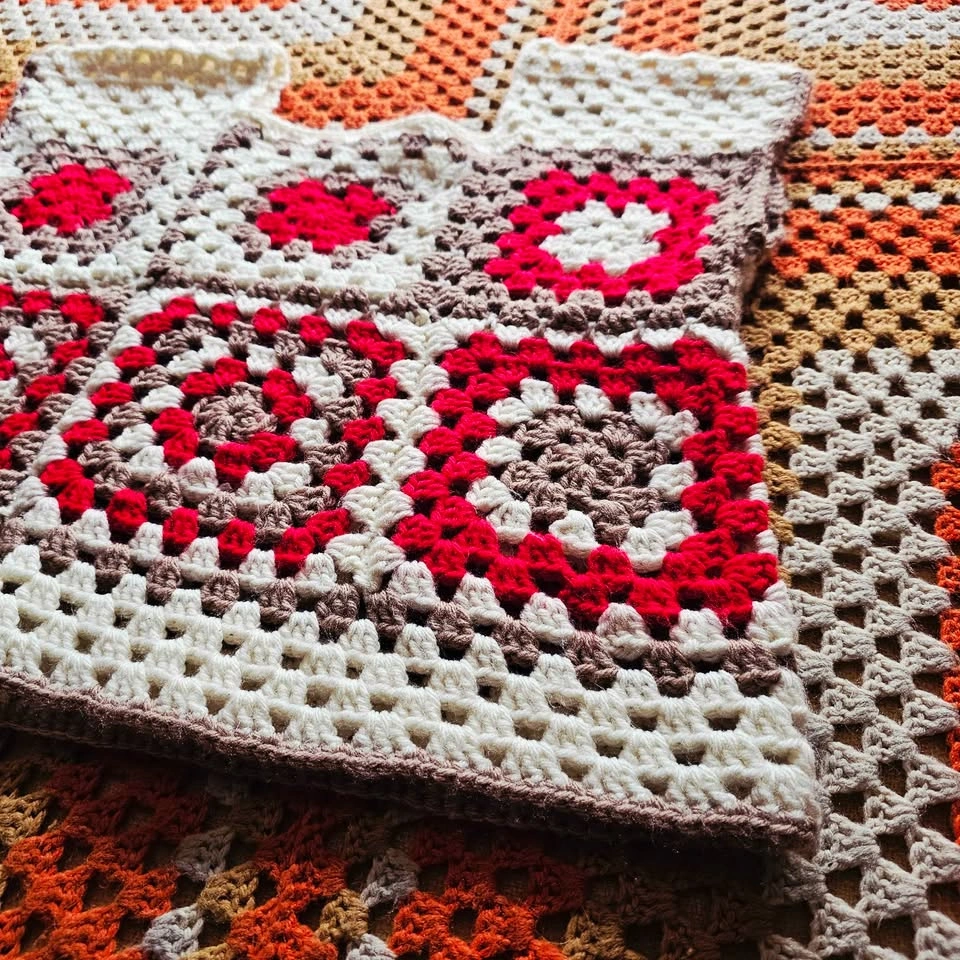 Vintage Handmade Crochet Granny Square Vest 70s Womens Folk - photo 5