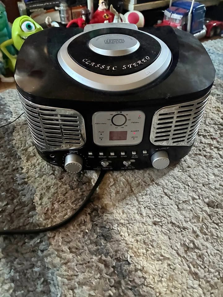 Classic Stereo Black Retro AM/FM Radio
