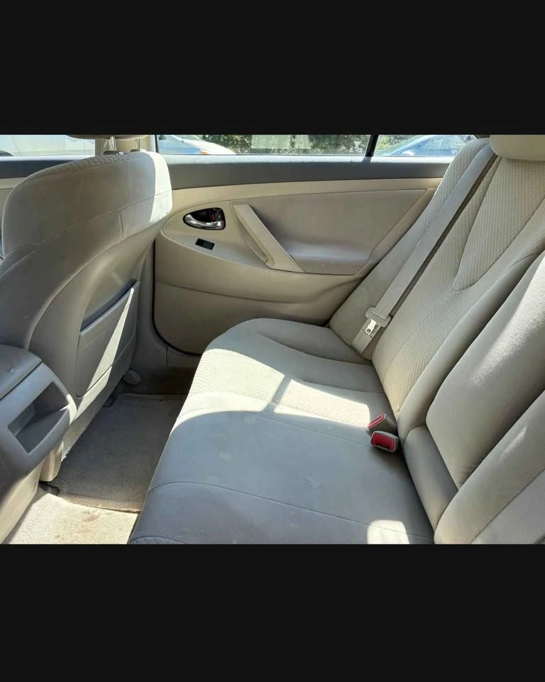 2008 Toyota Camry · LE Sedan 4D - photo 2