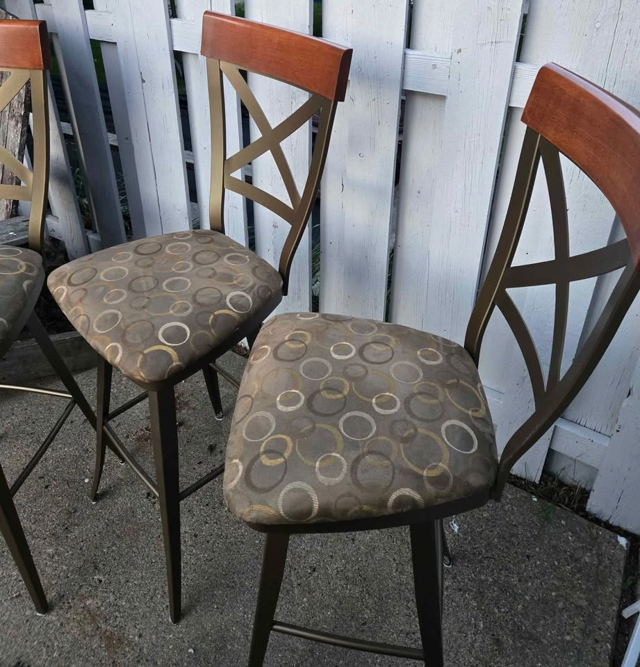 Set of 3 Heavy-Duty Swivel Counter-Height Bar Stools - photo 2