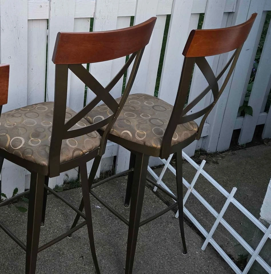 Set of 3 Heavy-Duty Swivel Counter-Height Bar Stools - photo 3