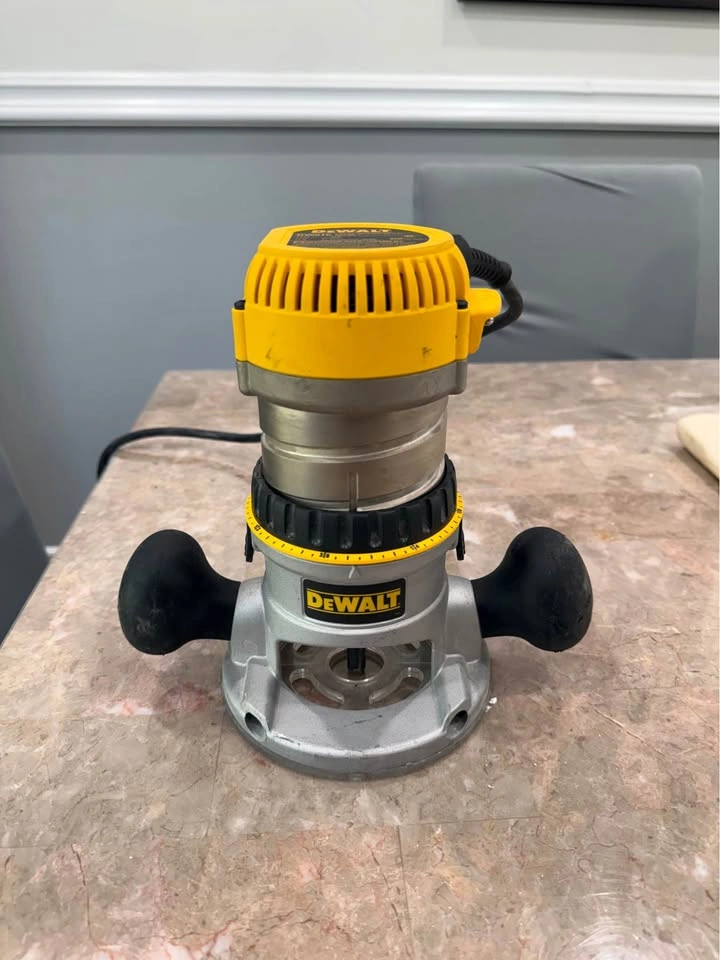 DEWALT 1 3/4 Hp Fixed Base Router - photo 2