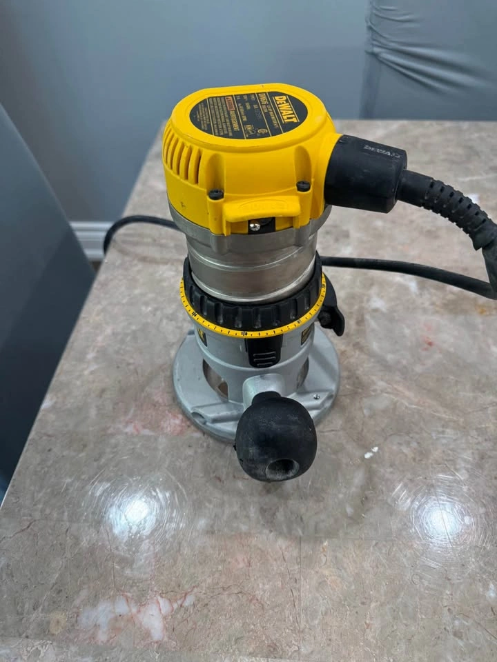 DEWALT 1 3/4 Hp Fixed Base Router - photo 5