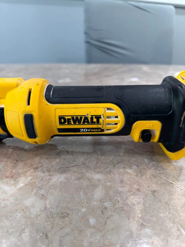 DEWALT 20V MAX Brushless Drywall Cut-out Tool - photo 2