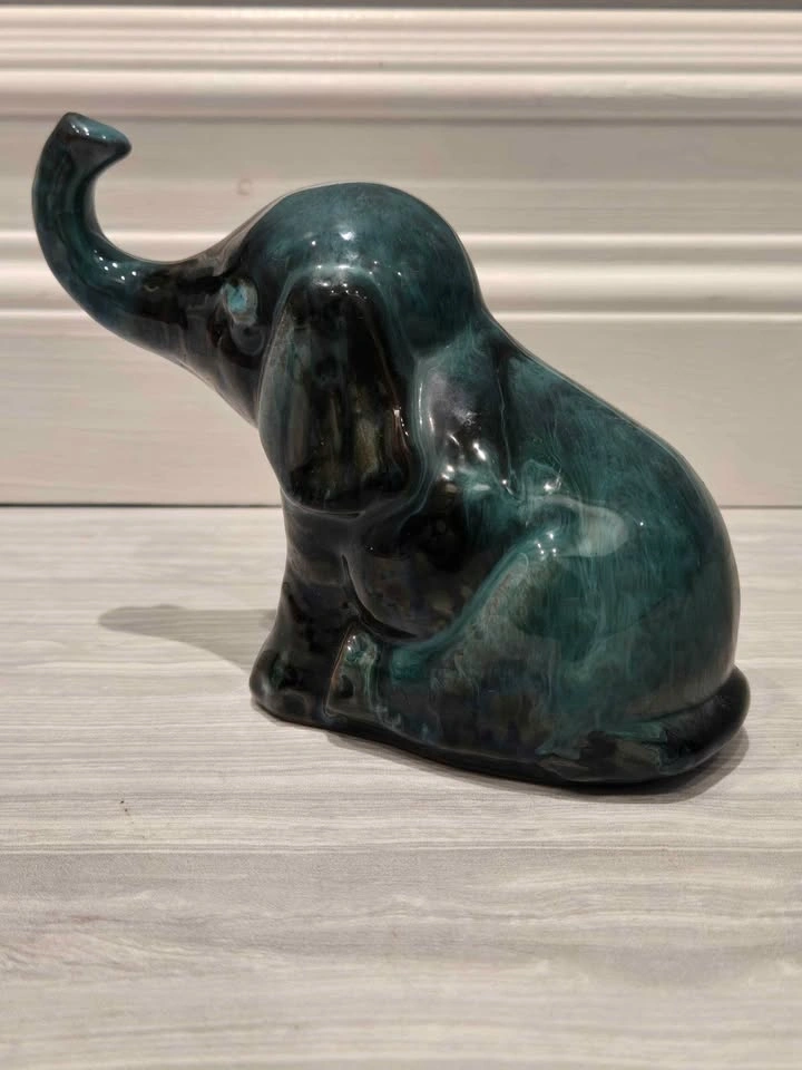Authentic Blue Mountain Pottery Ceramic Elephant Figurine - photo 3