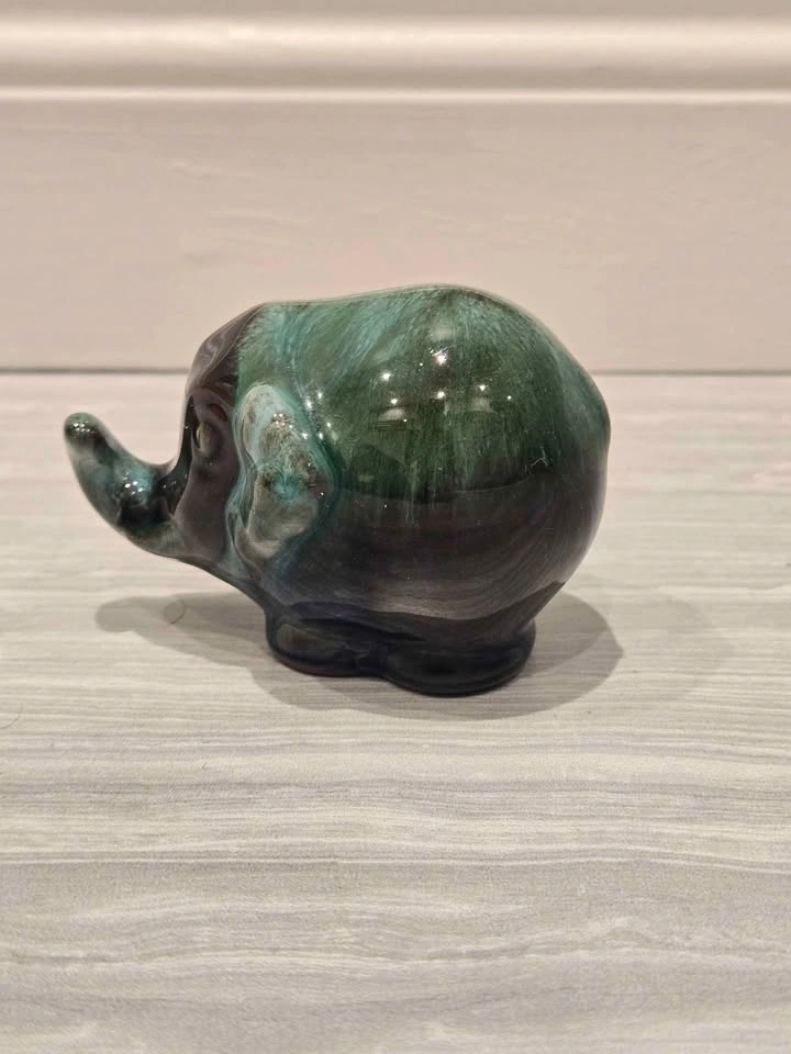 Small Blue Mountain Pottery Elephant Figurine - photo 4