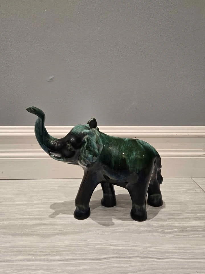 Vintage Blue Mountain Pottery Elephant Figurine - photo 2