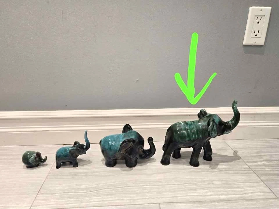 Vintage Blue Mountain Pottery Elephant Figurine - photo 4