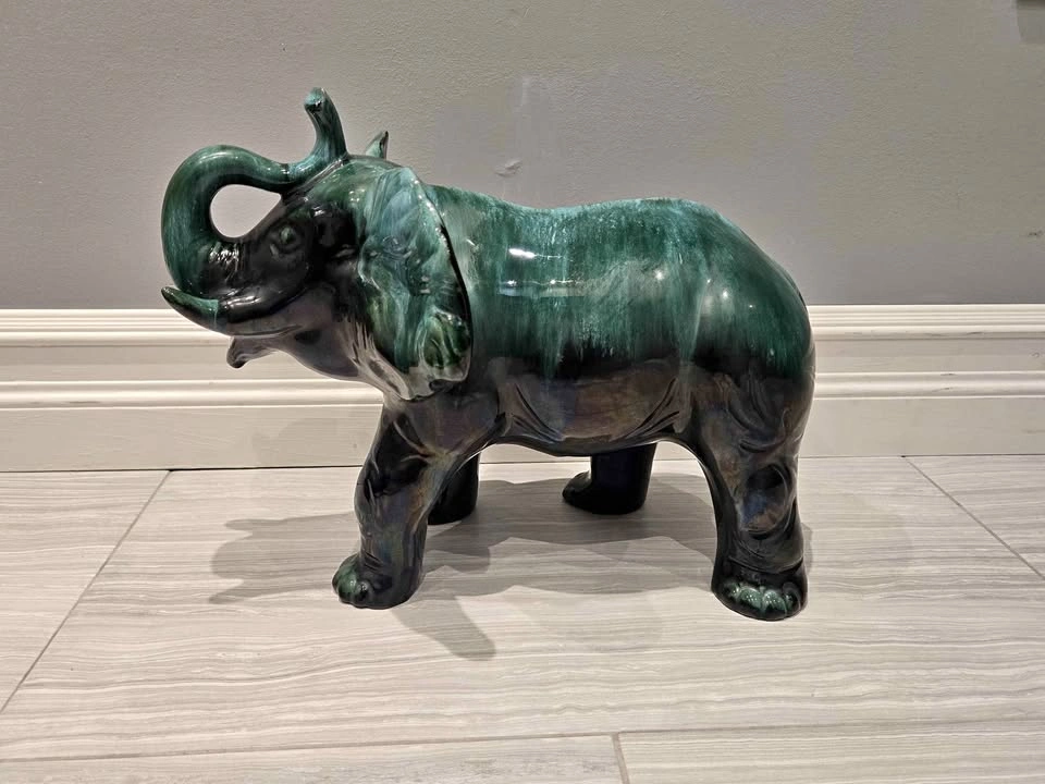 Jumbo vintage Elephant (Blue Mountain Pottery style)