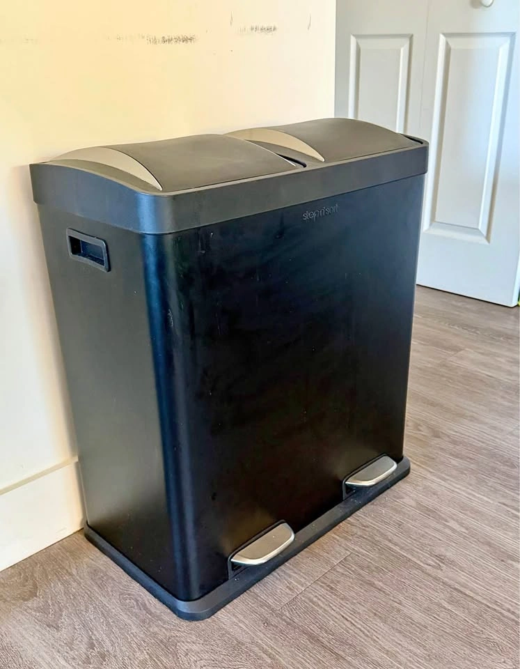 Step N' Sort Dual Compartment Trash/Recycling