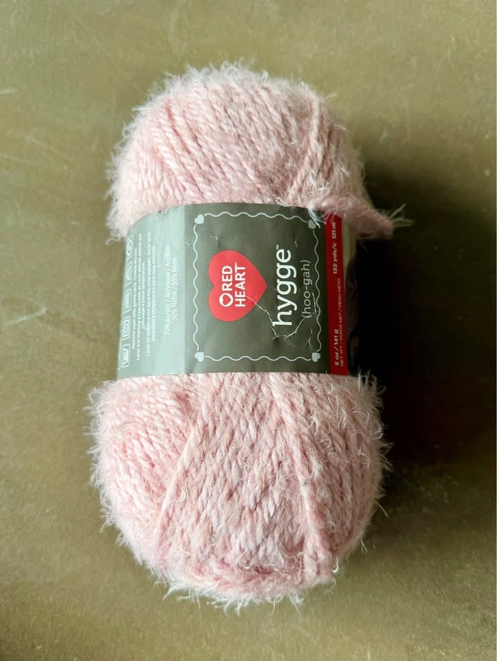 Crochet Hook Set and pink yarn - photo 3