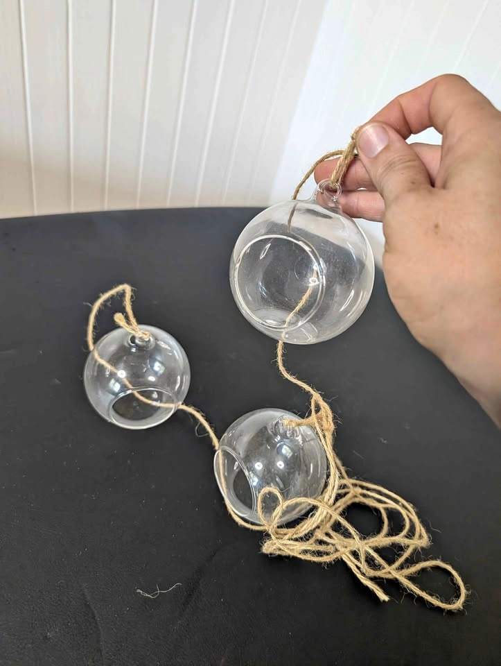 Glass hanging bobbles
