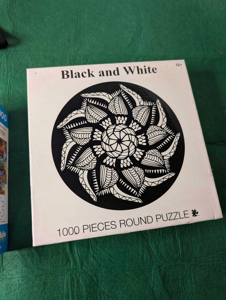 Puzzles & puzzle mat/storage tube - photo 3