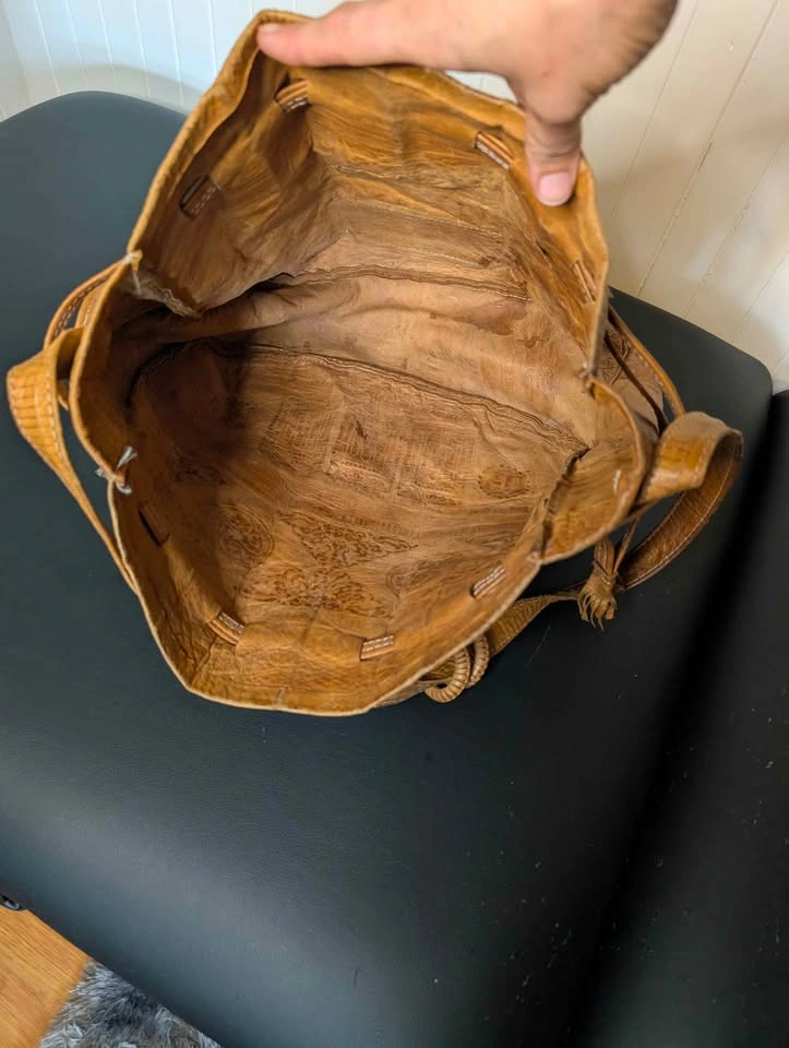 Large tooled leather tote bag - photo 2