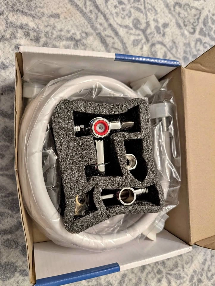 Hot/cold mixing valve for bidet