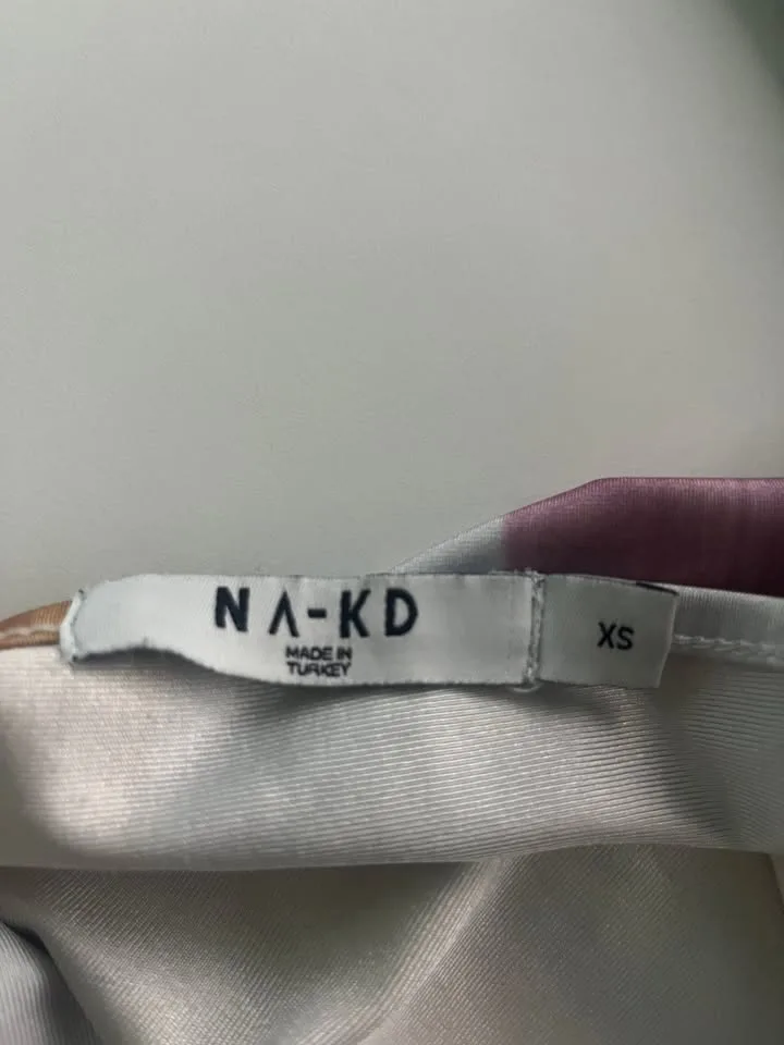 NA-KD Swimsuit image indicator(3)