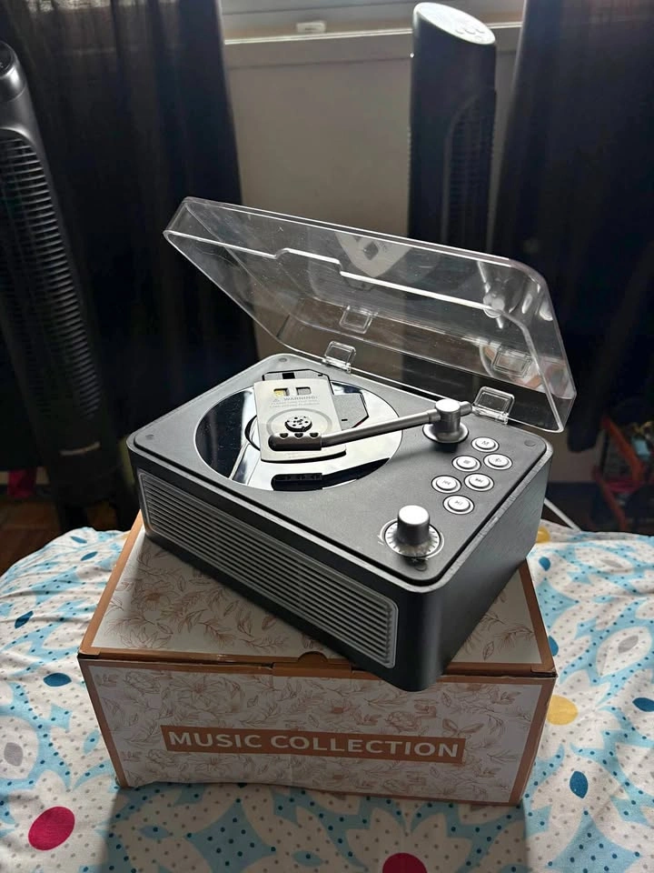 Retro Turntable Style CD Player & Bluetooth Speaker