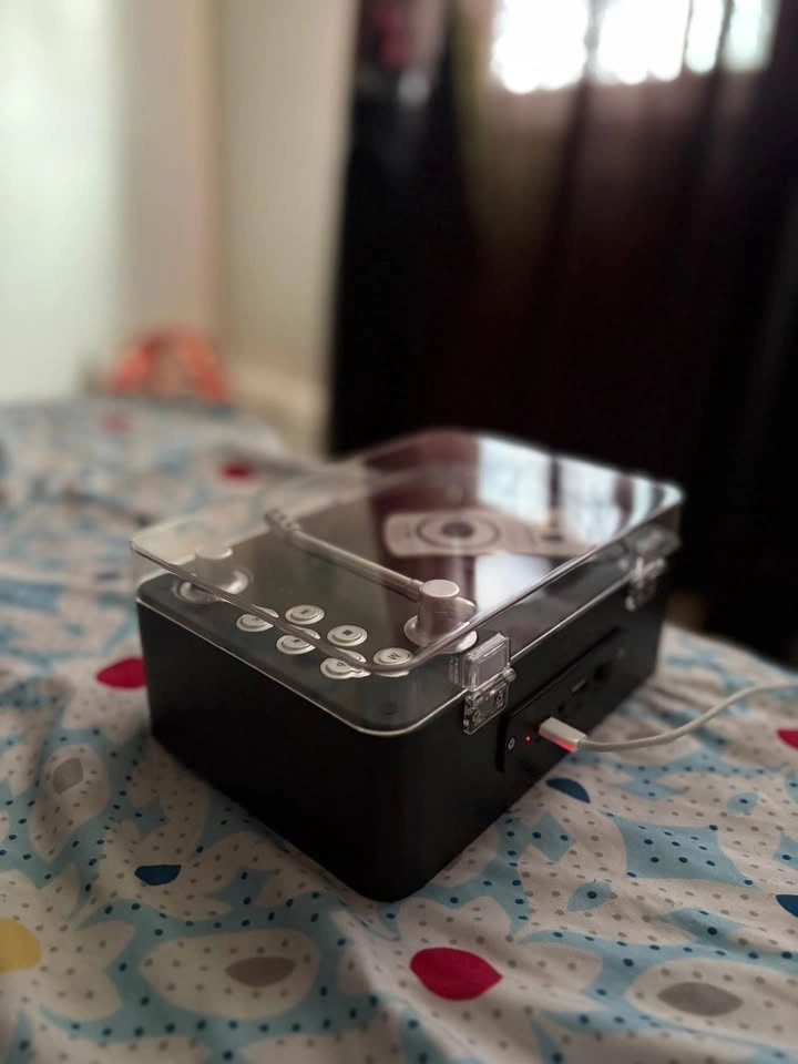 Retro Turntable Style CD Player & Bluetooth Speaker - photo 2
