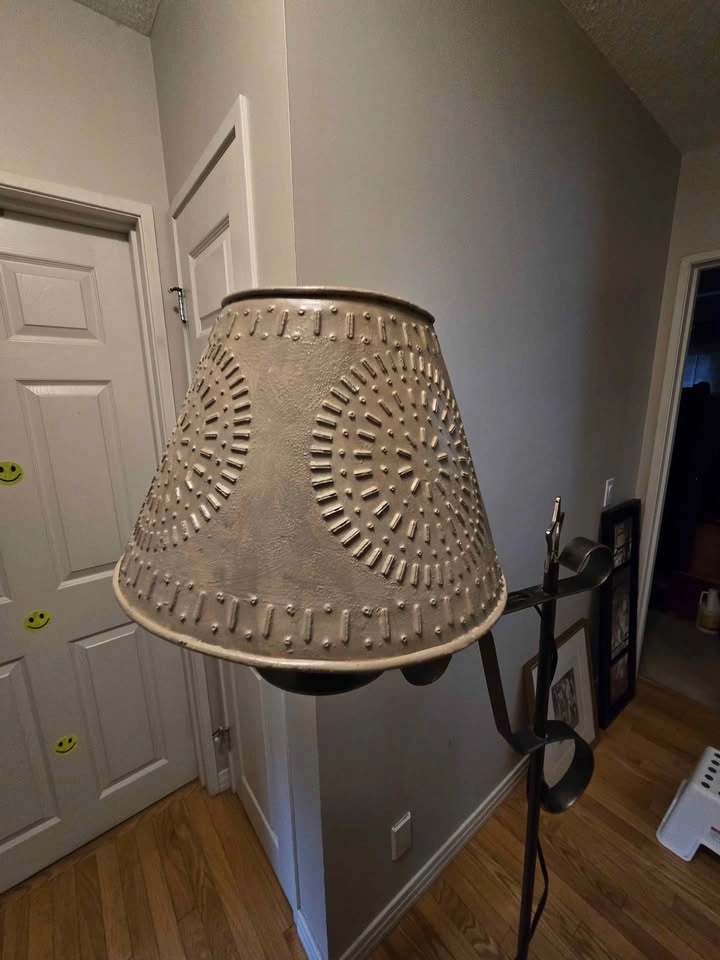 Rustic Wrought Iron Floor Lamp – Adjustable Height - photo 2