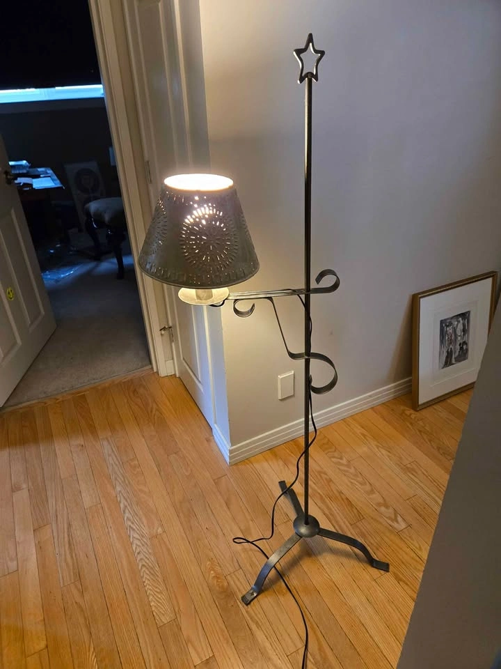 Rustic Wrought Iron Floor Lamp – Adjustable Height - photo 3