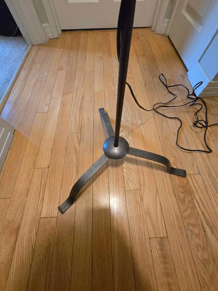 Rustic Wrought Iron Floor Lamp – Adjustable Height - photo 4