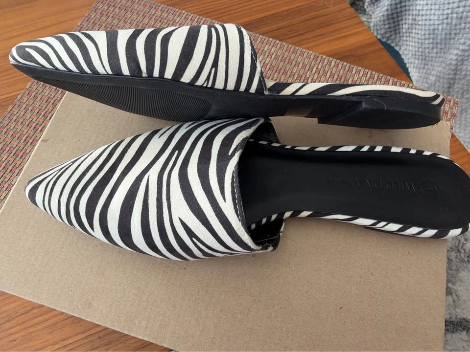 Wild Diva Lounge Zebra Print Pointed Toe Mules Size 7.5 - photo 2