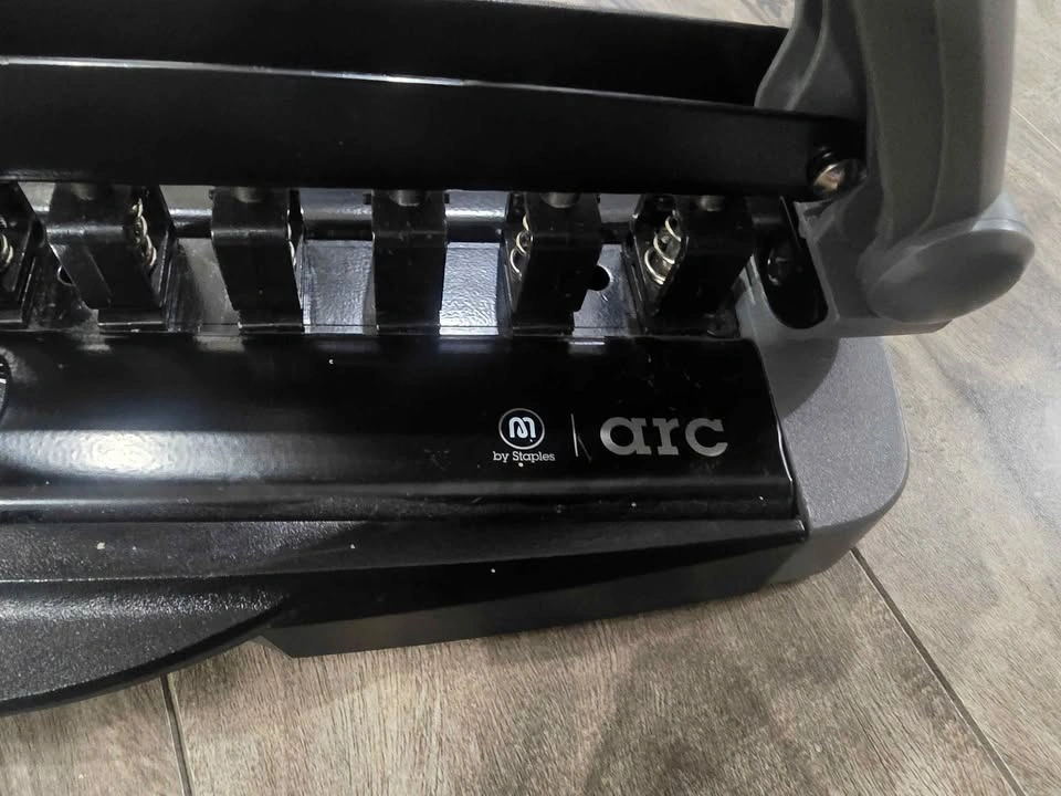 Arc Desktop Punch - 8 page capacity - photo 2