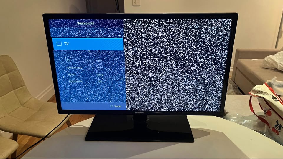 24” Samsung TV - photo 3