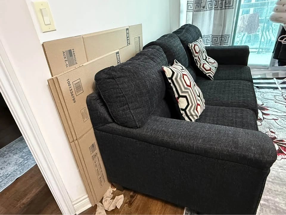 Couch - photo 2