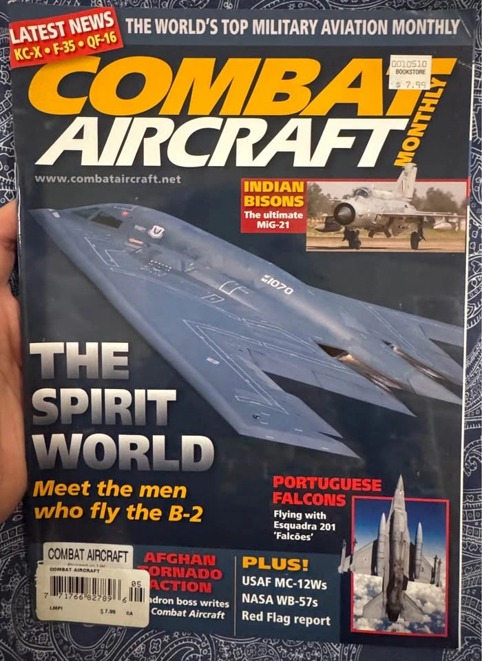 Combat Aircraft & Canadian Aviator Magazine Lot (5) - photo 4