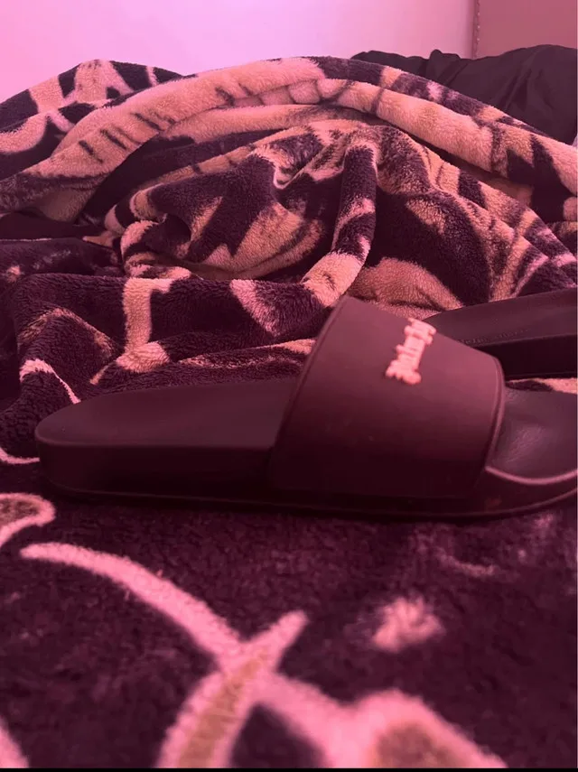 palm angels classic pool slides size 9 1/2 image indicator(2)