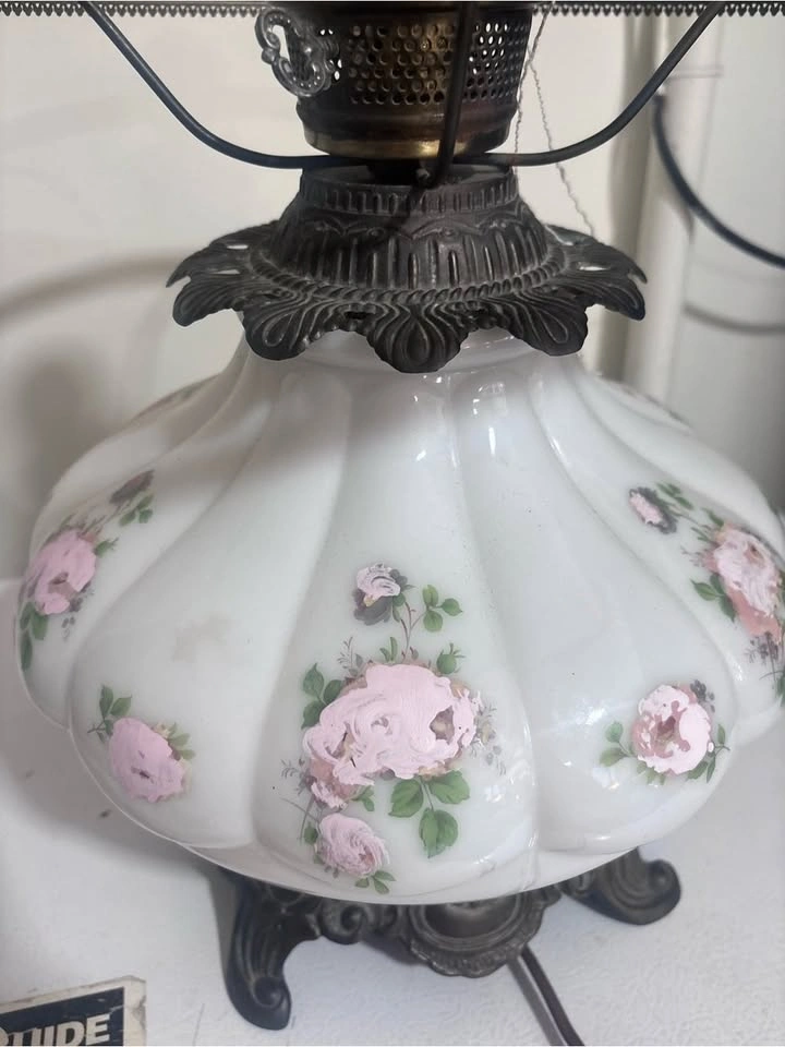 Vintage 1960s Milk Glass Pink Rose Table Lamp Brass Victorian - photo 3