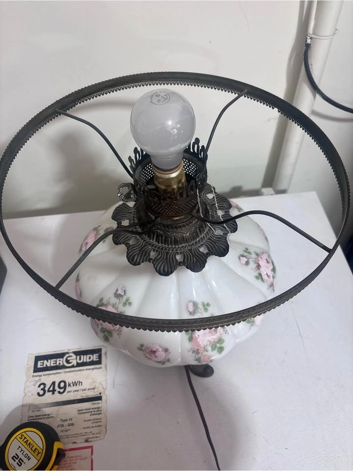 Vintage 1960s Milk Glass Pink Rose Table Lamp Brass Victorian - photo 5