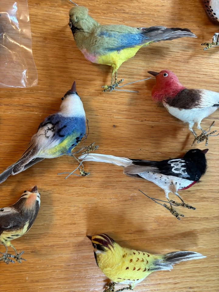 Vintage Made in Hong Kong Artificial Bird Lot of 18 - photo 2