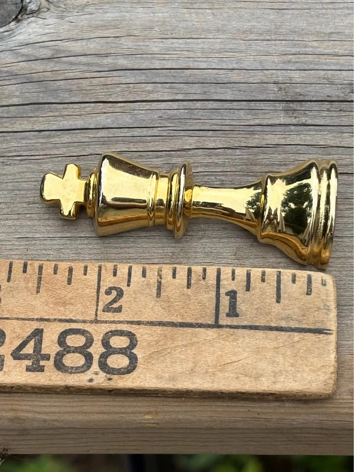 Gold Chess King Brooch / Pin - photo 2