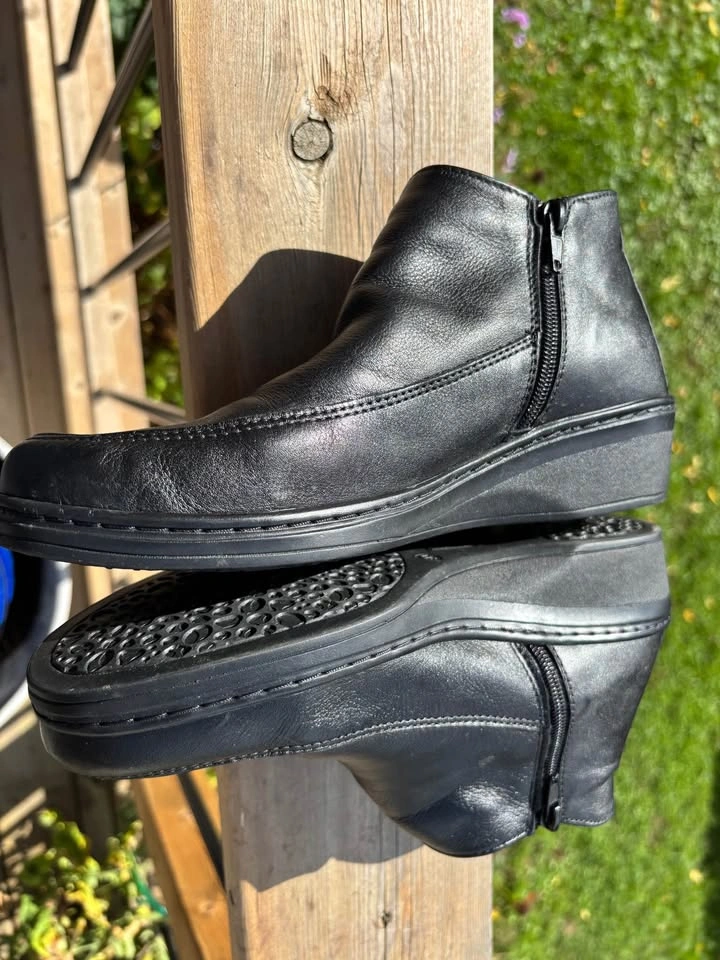Black Leather Comfort Ankle Boots - Size EU 40 (9-9.5) - photo 3
