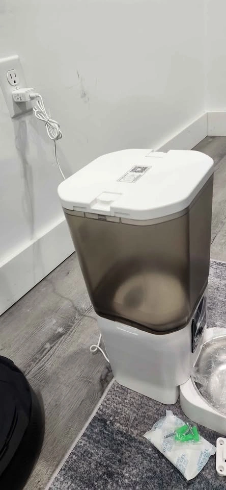 Frienhund Automatic Pet Feeder 7L with camera and audio - photo 3