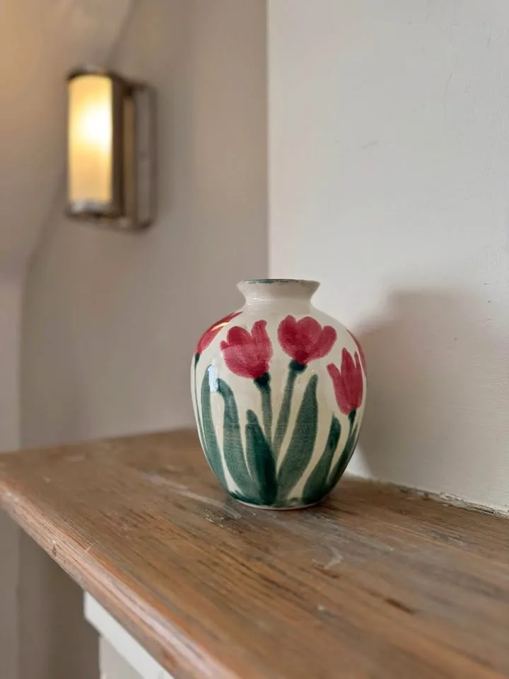 Vintage Beesley Pottery Tulip Floral Vase thumbnail