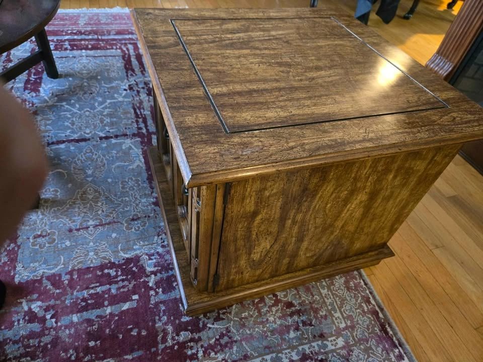 Vintage Wooden Accent Cabinet / Storage End Table - photo 2