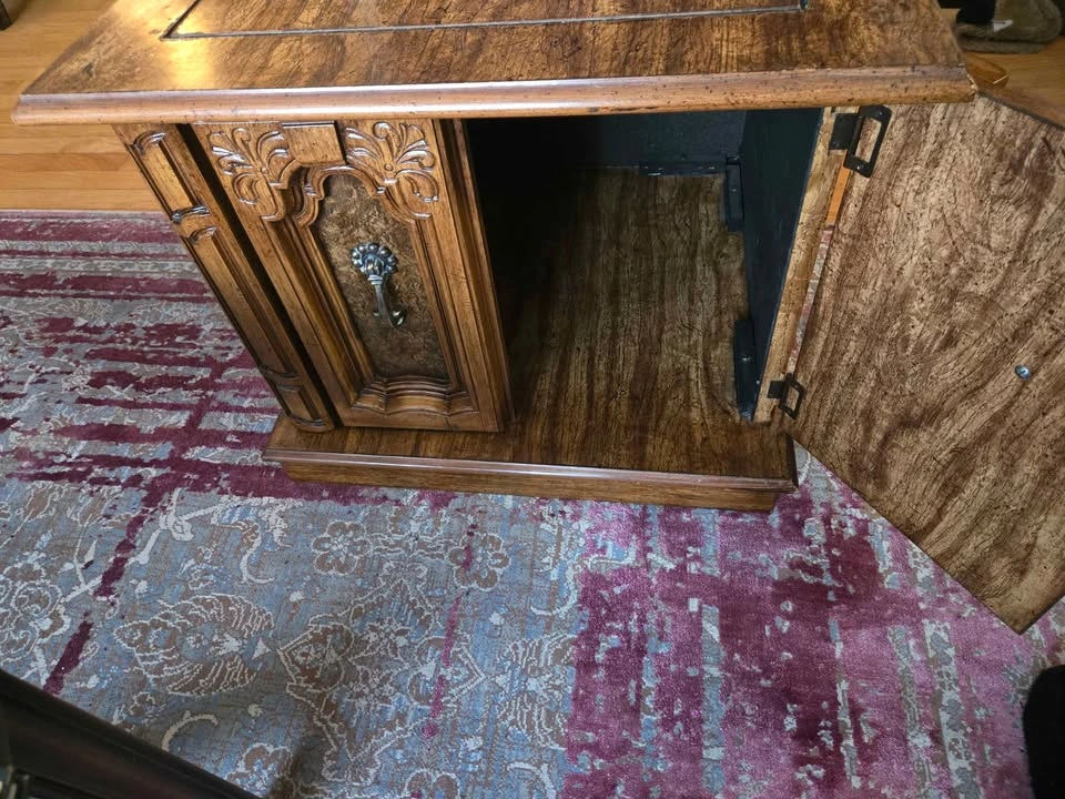 Vintage Wooden Accent Cabinet / Storage End Table - photo 3