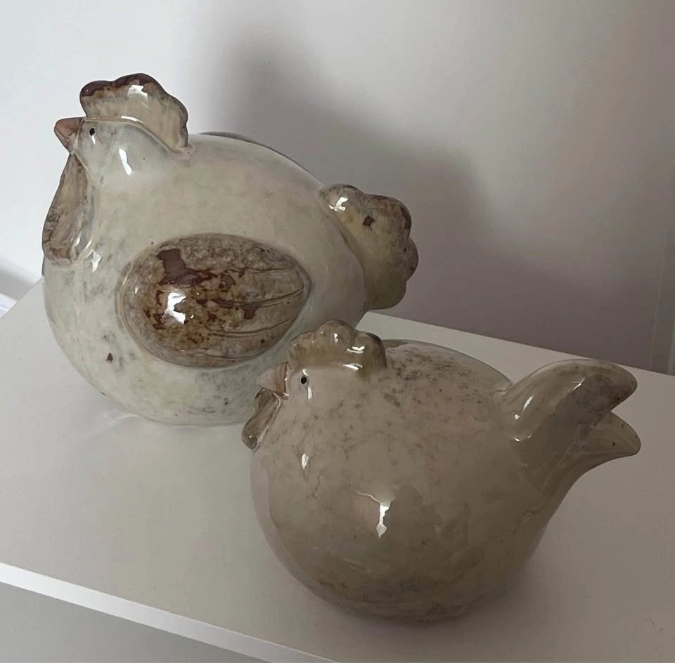 Pair of Round Ceramic Chickens - photo 2