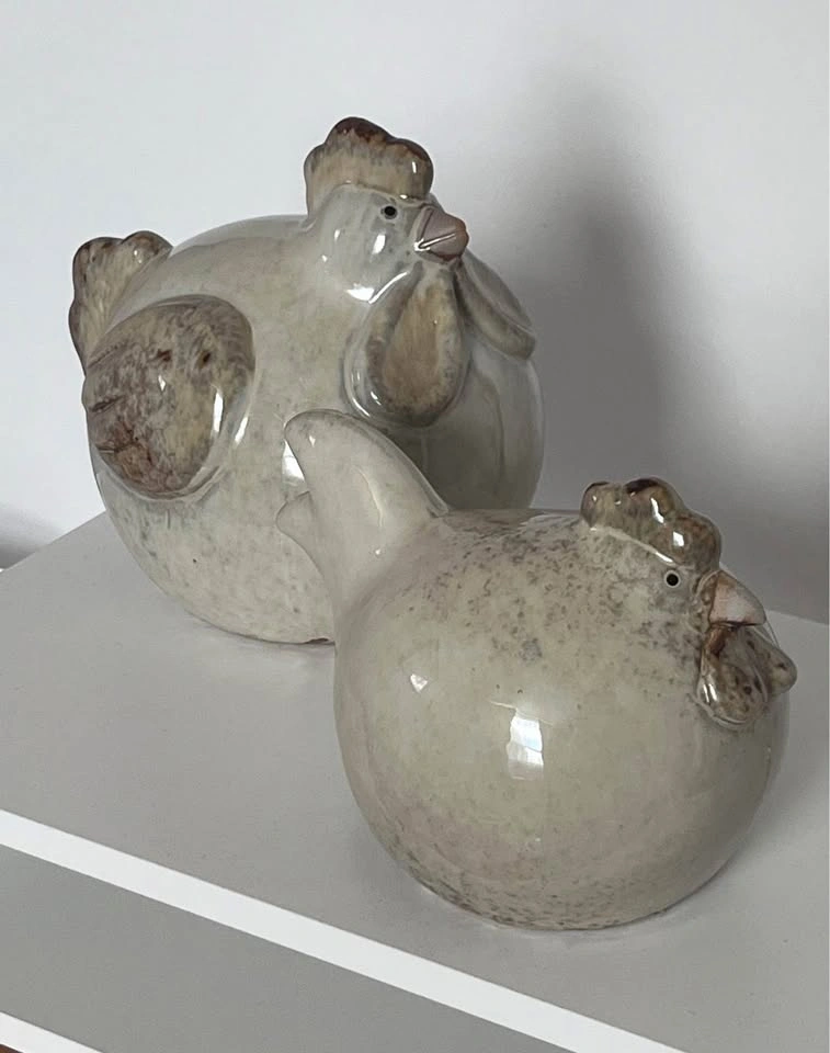 Pair of Round Ceramic Chickens - photo 3