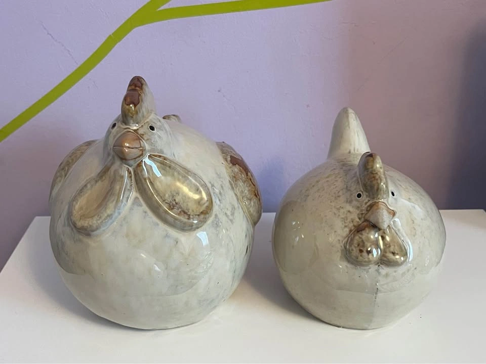 Pair of Round Ceramic Chickens - photo 4