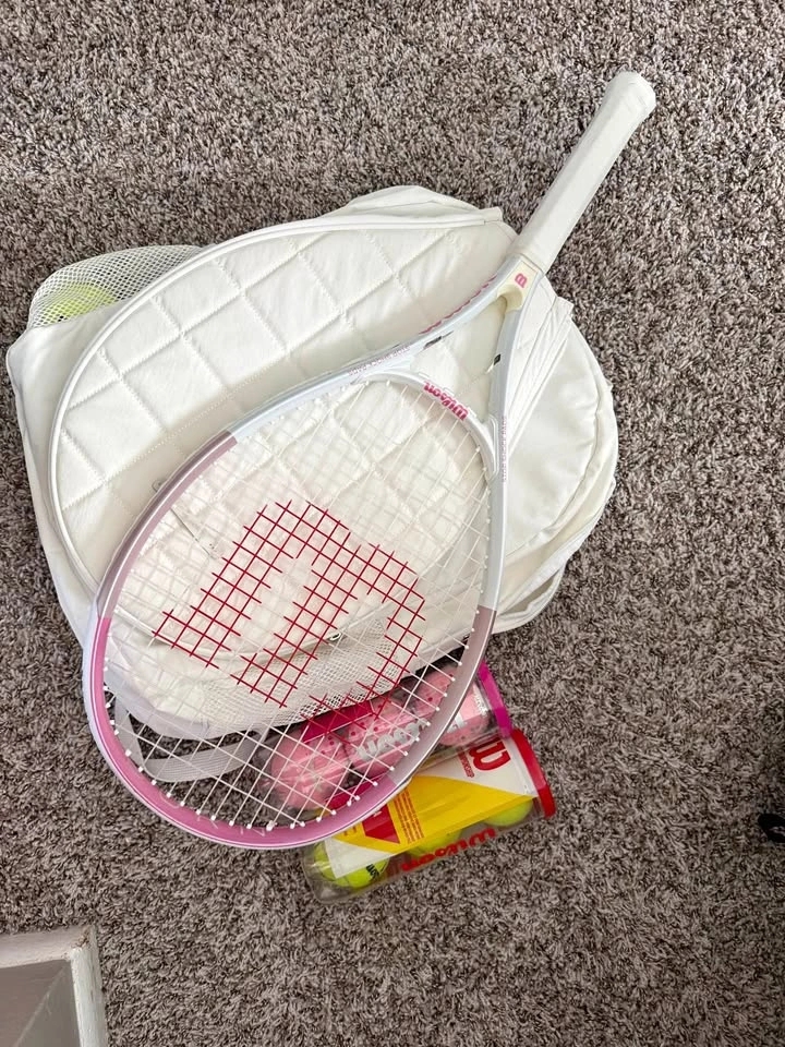 tennis rack with balls
