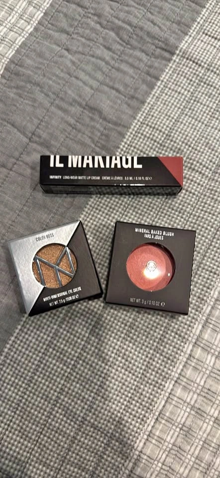 Il Makiage Makeup Bundle - Lip Cream, Eyeshadow, Blush