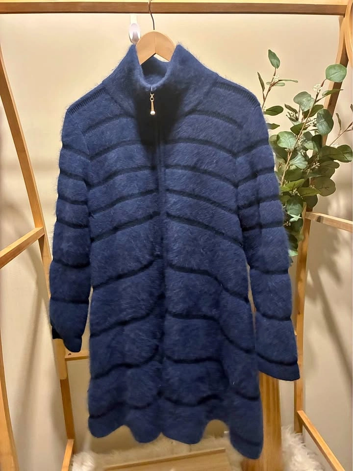 50% Cashmere Woman’s Navy Coat size Med