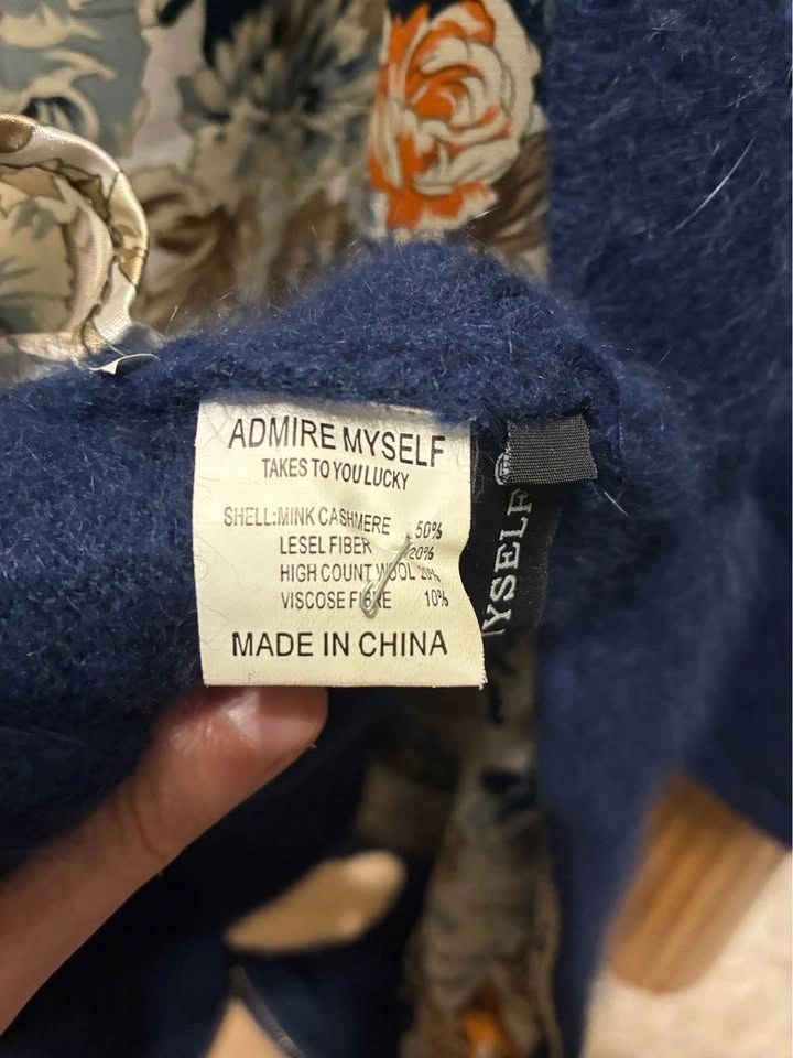 50% Cashmere Woman’s Navy Coat size Med - photo 3